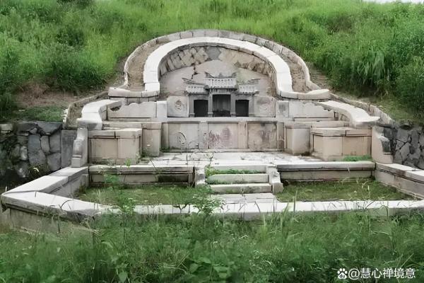 墓地风水坟地里埋什么旺家风水