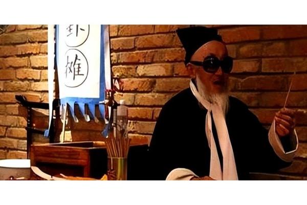 算命先生能知道你以前的事