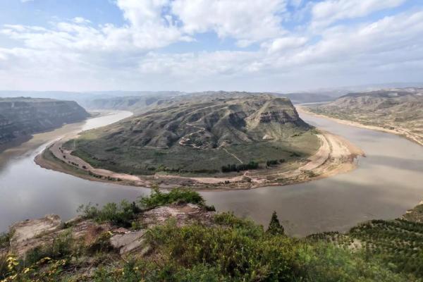 河水穿过的房子风水