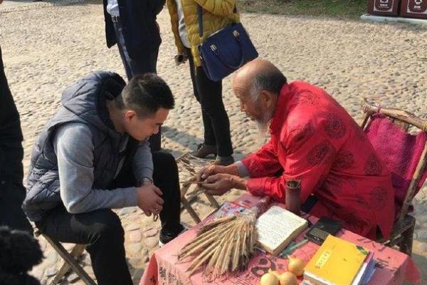 牙克石新区有个算命的 牙克石新区有个算命的