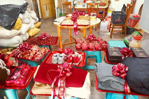 农村传统习俗：订婚又叫“发八字”，啥意思？仪式隆重有讲究