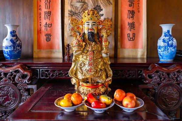 家里供奉的财神爷周围不能放什么