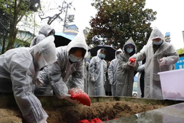 骨灰下葬日期有什么讲究或忌讳  骨灰下葬吉日