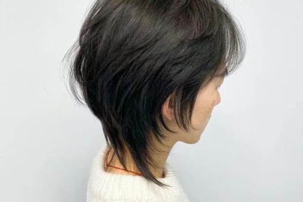 哪个星座适合剪狼尾发型