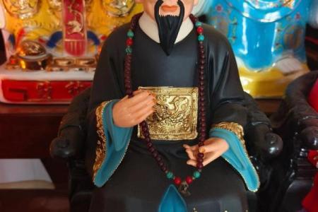 算命时被道长惩罚的人